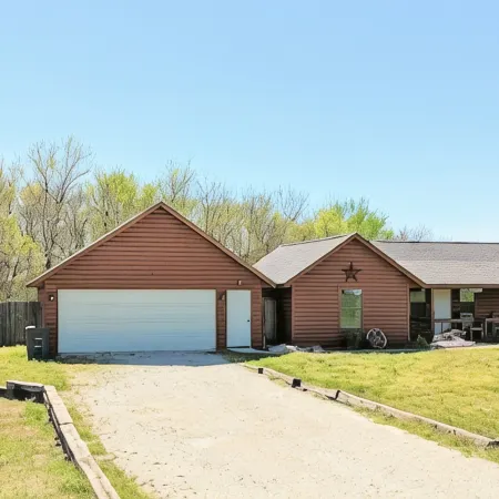 Star Valley cozy log cabin close to the Chickasaw National and Turner Falls Park