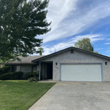 Arroyo Manor - Centrally Located