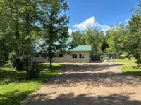 Charming 3-bedroom home in beautiful Ojibwa - Chalets