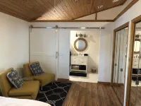 Waterfront retreat with boat dock & private ramp right off the river - WiFi