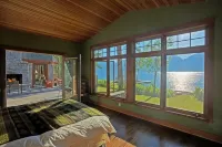 The Most Beautiful House on Flathead Lake - NW Travel Magazine 'Best Waterfront' - 4-Sterne
