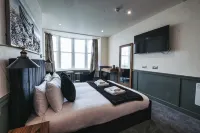 The Royal Bar & Shaker - parking