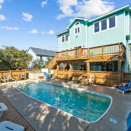 Family Fun House! Private Pool, Putting Green, Walk to Beach, Hot Tub, Game Room