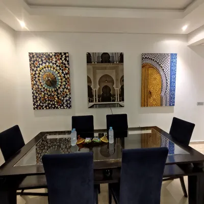 Ideal, 2 bedrooms, 2 bathrooms, fiber, IPTV, parking, sports 鄰近艾因迪亞布海灘的酒店