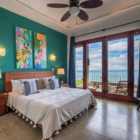 Whale Watchers Villa With Stunning Ocean View
