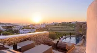 Vrachos Suites Mykonos - مسبح