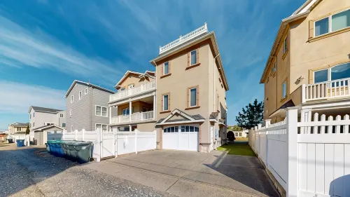 Large Luxury Beach Home-8 Bedrooms, 8 Full Baths, Pool, Elevator & Rooftop Deck! - balcón