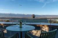 Nash Suites Airport Hotel - Mountain view