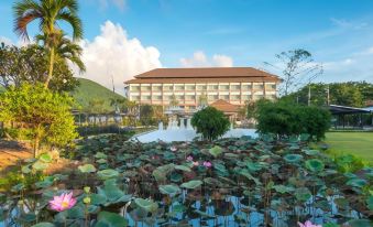 Swan Lake Hotel Sattahip