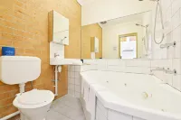 Cranbourne Motor Inn Hotels in Beaconsfield