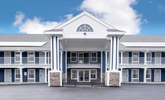 Hilltop Inn & Suites - North Stonington