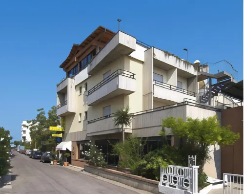 Ristorante Hotel Lucia - 100 mt Dal Mare Hotels in Cologna Spiaggia