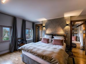 La Petite Folie : chambres de charme avec jolie jardin, hammam, massages, rue calme du centre-ville proche plage Normandie