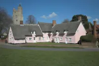 The Greyhound - Historic Former Inn فنادق في Long Melford