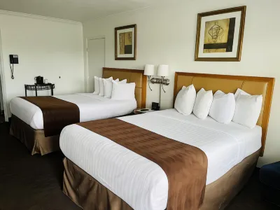 The Pines Country Inn Hotels in Owosso