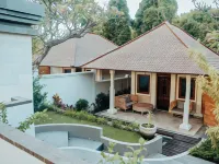 New Sunari Lovina Beach Resort Отели рядом с достопримечательностью «Пляж Ловина»