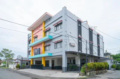 Sans Hotel Widarasari Cirebon Hotels near Masjid Jami' Al Makmur, Desa Mertapada Kulon