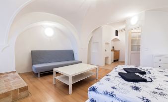 Charles Bridge Hostel & Apartments