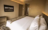 V8 ホテル