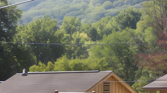 The Evening Shade River Lodge and Cabins