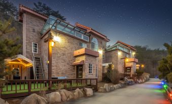 Pocheon Attirance Kids Pool Villa