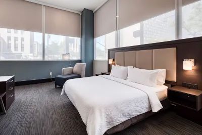 Holiday Inn Express Kansas City Downtown Hotels near Kansas City Convention Center