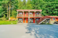 Holiday Motel & RV Resort Hotel dekat Coquihalla Canyon Provincial Park