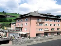 Hotel Touring Dolomites