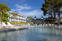 Howard Johnson by Wyndham Carilo Convention Center - piscina