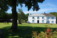 Leworthy Farmhouse Bed and Breakfast Hotels in Clawton