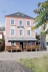 L'Esplanade Hôtel Restaurant Bar à Vin Hotels in Port-Saint-Pere