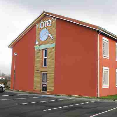 Hôtel Les Etoiles du Forez Hotel Exterior