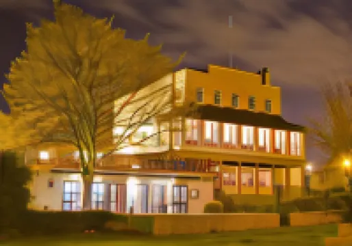 Royal Hotel, Bar & Grill Hotel a 