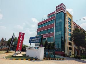 Hotel Prakash Residency with EV Station