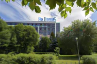 IzhHotel Các khách sạn gần Nadezhda Kurchenko's National Museum