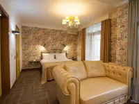 Komilfo Hotel Hotels near Palace of the Republic