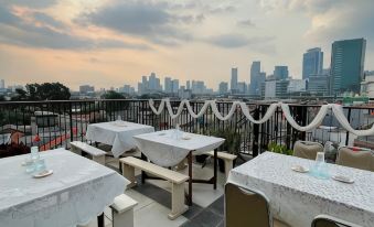 Front One Residence Syariah Mampang