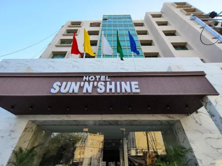 HOTEL SUN 'N' SHINE Отели рядом с достопримечательностью «Ghogha Beach»
