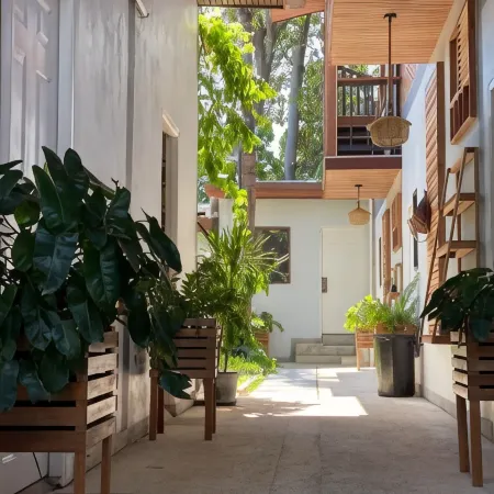The Reef Hotel & Studios