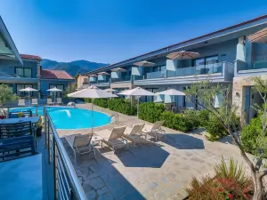 Theros Villas & Suites