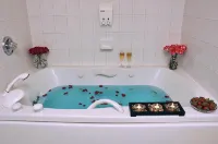 Cartier Place Suite Hotel - vasca da bagno