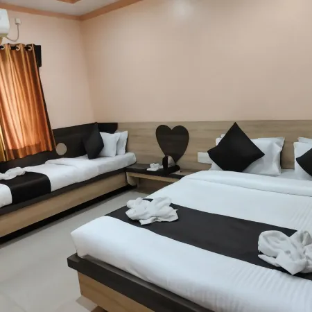Hotel Sai Laxmi- Walkable Distance from Sai Baba Temple