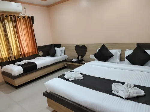 Hotel Sai Laxmi- Walkable Distance from Sai Baba Temple