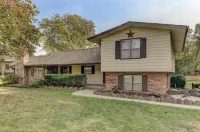 4bed/2bath retreat:Modern comfort, timeless charm. Your Ideal short-term escape. Các khách sạn gần Bellevue University Lozier Professional Center