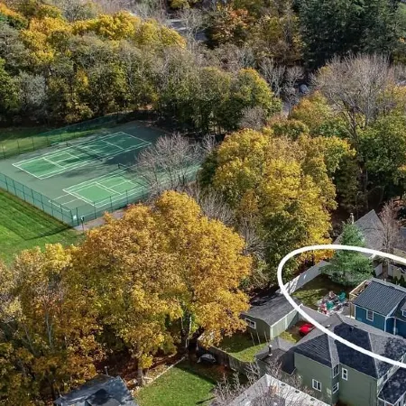 DT Bar Harbor,2 King Beds & Decks, Parks 3 Small Cars, Town Pickleball Ct @ Back