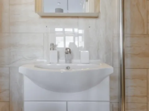 Apple House Wembley Hotels in Edgware