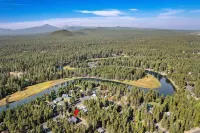 Peaceful chalet with hot tub and fire pit