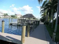 Beautiful open sunny Condo on waterfront dock with Gulf access in  Cape Coral Fl