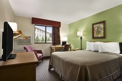 Travelodge by Wyndham Battle Creek Hotels in Battle Creek