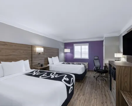 La Quinta Inn by Wyndham Kansas City Lenexa レネックサのホテル